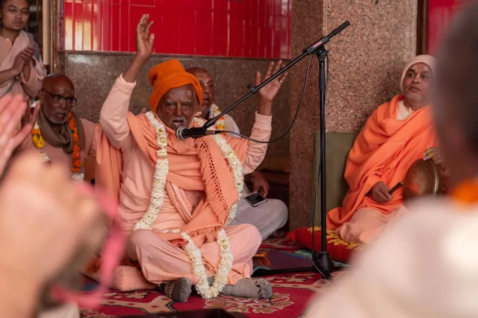 Acarya of World Vaisnava Association stays in Radhe Kunj